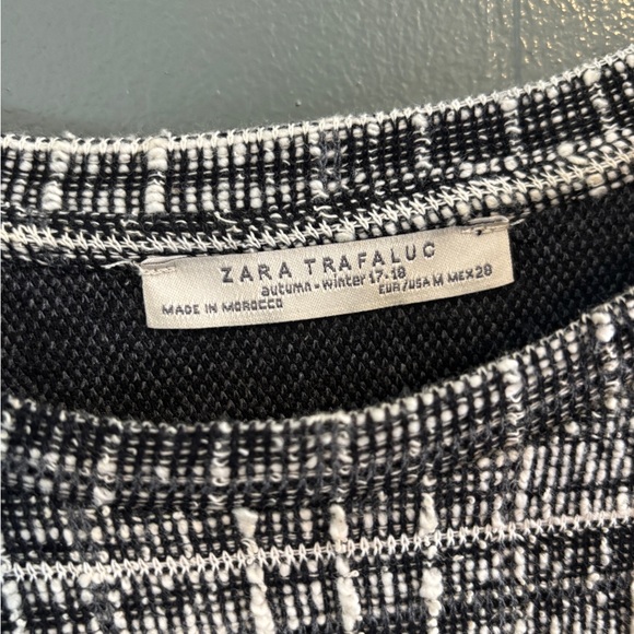 Zara - White/Black Frayed Short Sleeve - M - Picture 2 of 6